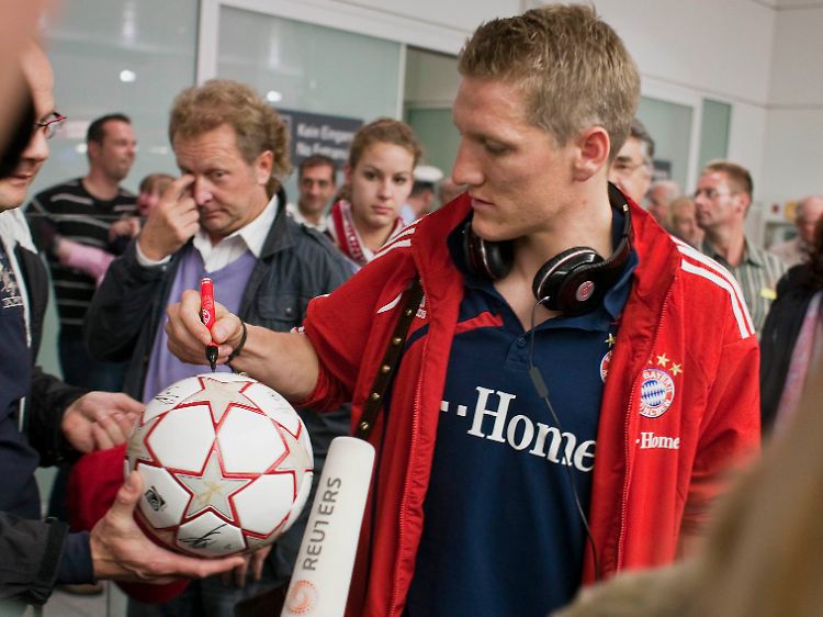 So gut wie nie: Bastian Schweinsteiger ist zumindest nominell der neue Chef im Mittelfeld.