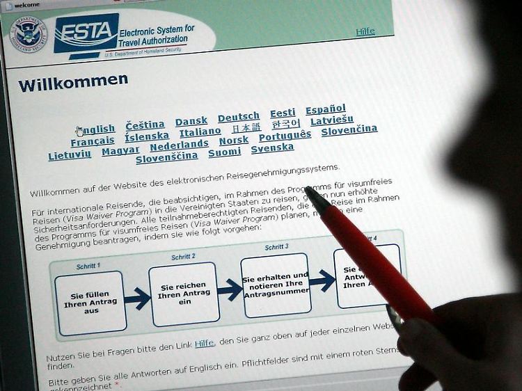Urlauber sollen bei der Einreise in die USA künftig eine Gebühr zahlen - diese könnte könnte an die Online-Anmeldung gekoppelt werden.