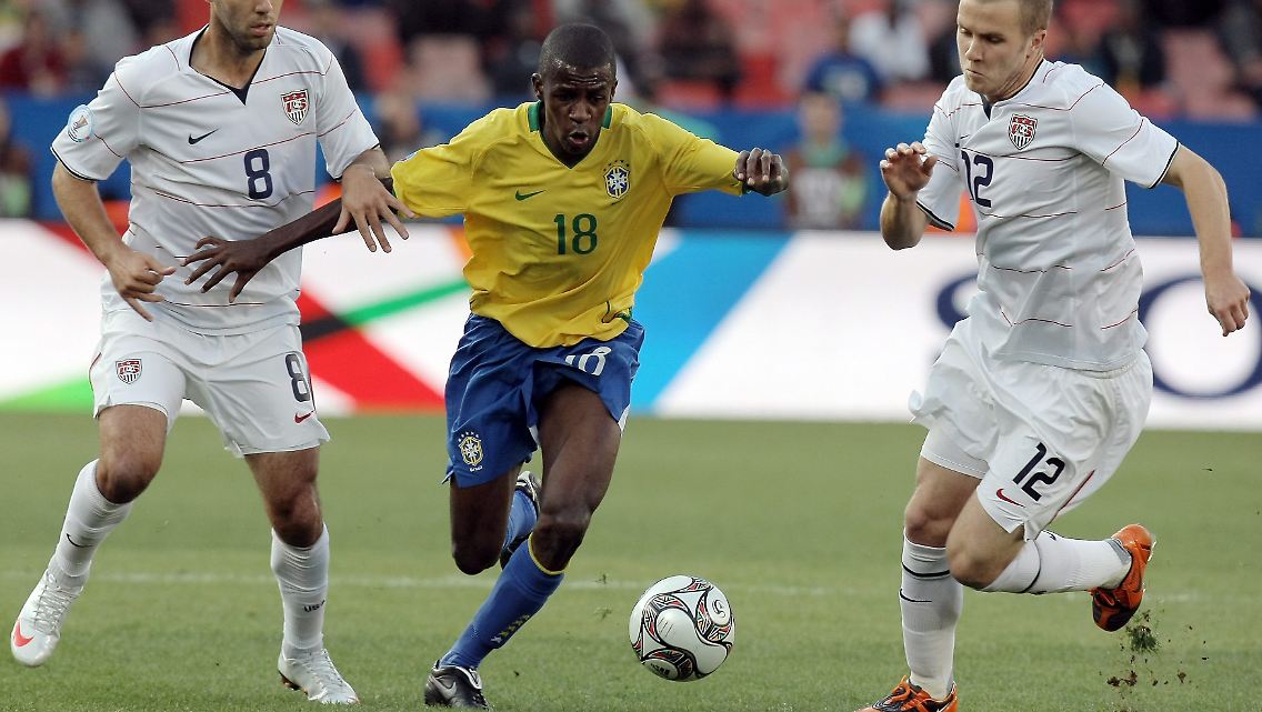 Michael Bradley, rechts, im Finale des Confed Cups 2009 gegen Brasilien.