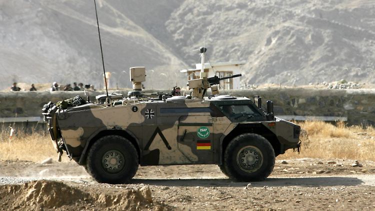 Ein Panzerspähwagen Fennek am Bundeswehr-Feldlager Feisabad.