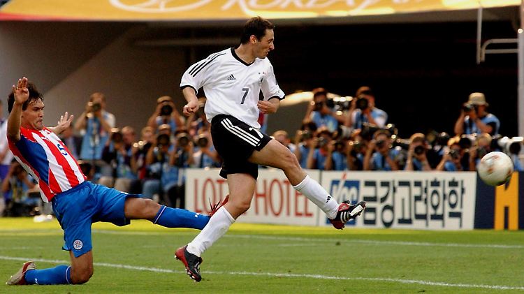 WM-Achtelfinale 2002: Deutschlands Oliver Neuville erzielt gegen Paraguay in der 88. Minute das entscheidende 1:0.