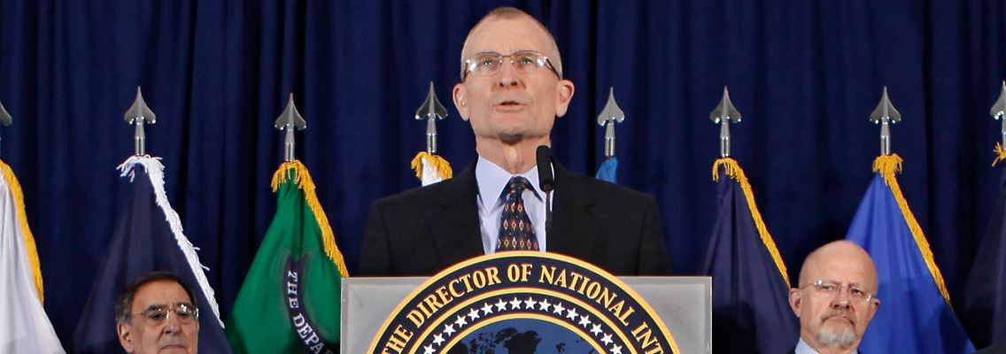Dennis Blair gibt zermürbt auf.