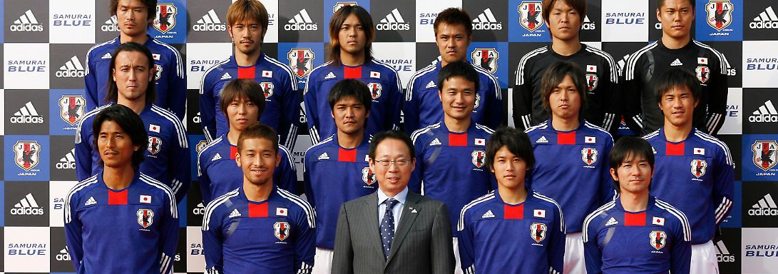 Takeshi Okada und seine "blauen Samurai".