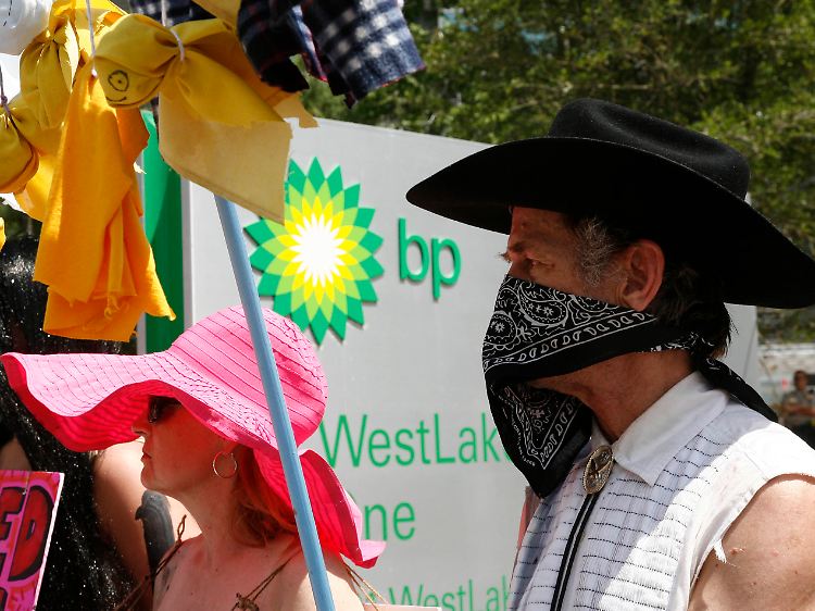 Umweltaktivisten auf einer Demonstration gegen BP.