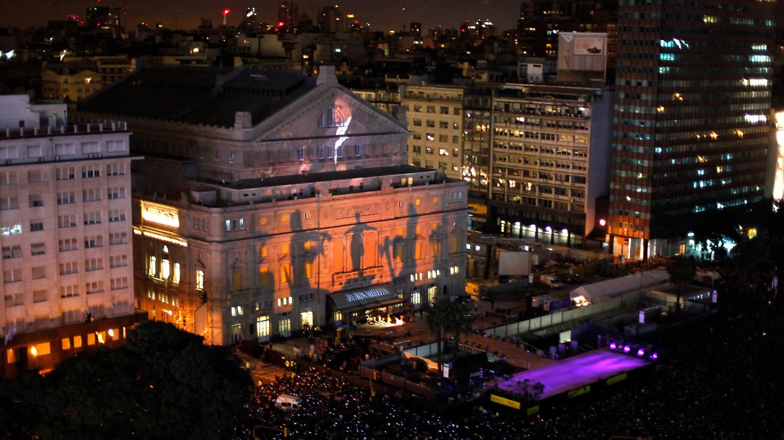 Illumination des Teatro Colon anlässlich seiner Wiedereröffnung.