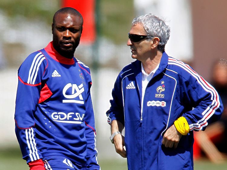 Nationaltrainer Raymond Domenech baut darauf, dass Abwehrchef William Gallas rechtzeitig fit wird.