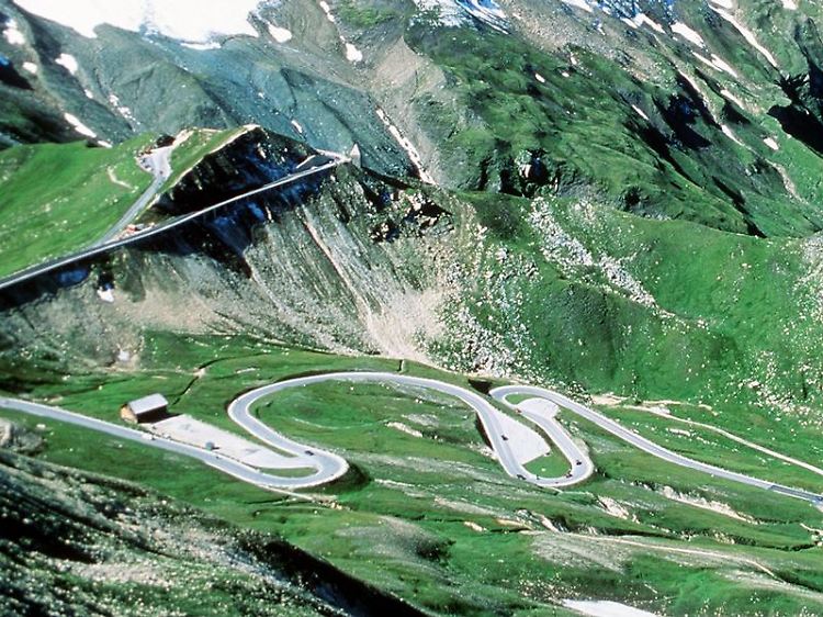25 Alpenpässe sind noch für den Verkehr gesperrt.