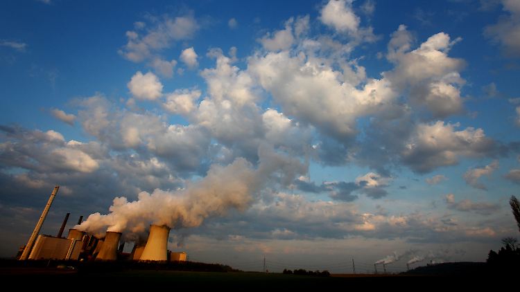Nachhaltig? Vielleicht morgen. Braunkohlekraftwerk bei Grevenbroich in Nordrhein-Westfalen.