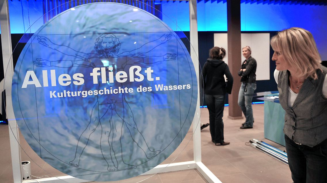 Die Sonderausstellung "Alltägliches Wasser. Vom Durst und Glauben, Waschen und Vergnügen" ...