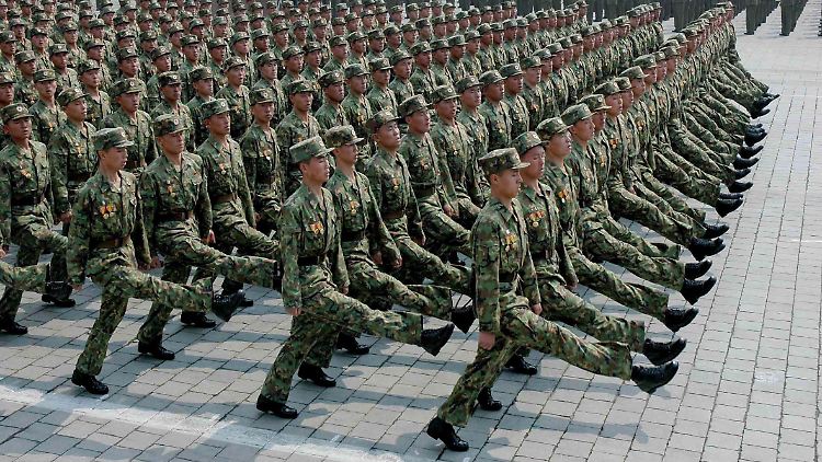 Ökonomischer Zwerg mit riesiger Armee: Militärparade in Pjöngjang (Archivbild von 2007).