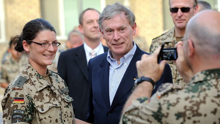 Köhler bei seinem Besuch in Masar-i-Sharif.