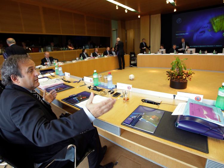 Zumindest auf dem Papier hat Uefa-Präsident Michel Platini Finanzdopern nun den Kampf angesagt.
