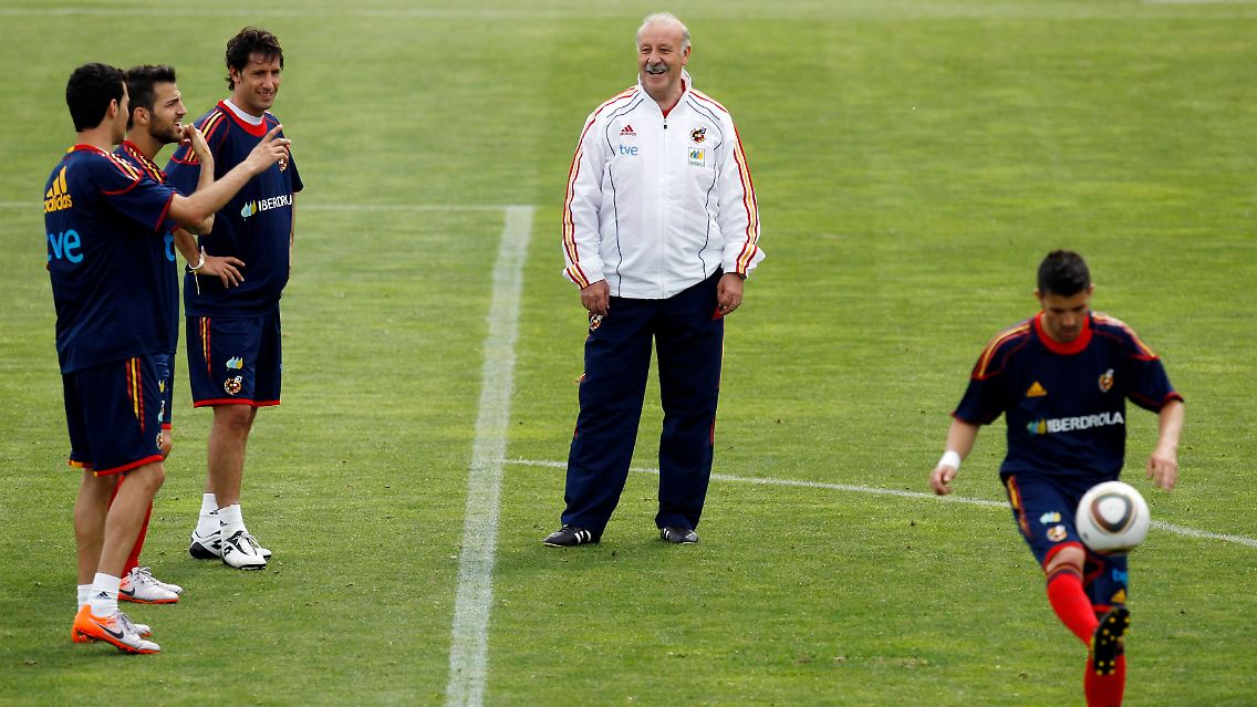 Coach Vicente del Bosque lässt Europameister Spanien schön und erfolgreich spielen.