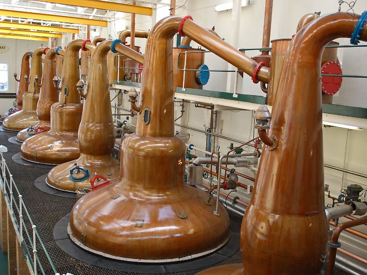 Technik mit Tradition - solche Brennblasen werden schon seit vielen Jahrzehnten zum Destillieren von Whisky benutzt.