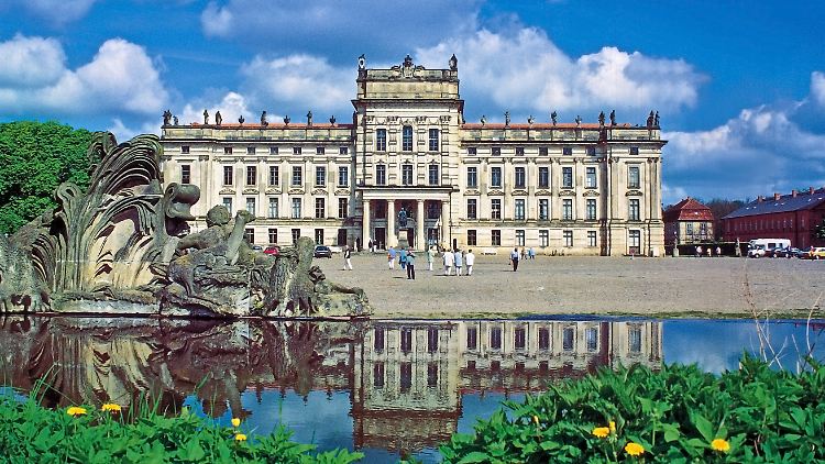 Das Schloss von Ludwigslust macht einiges her - es besitzt rund 100 Zimmer und den größten Schlosspark Mecklenburgs.