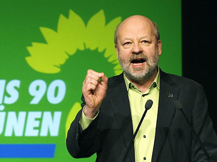 Hans-Jochen Fell ist energiepolitischer Sprecher der Bundestagsfraktion von Bündnis 90/Die Grünen. Er sitzt seit 1998 im Deutschen Bundestag.