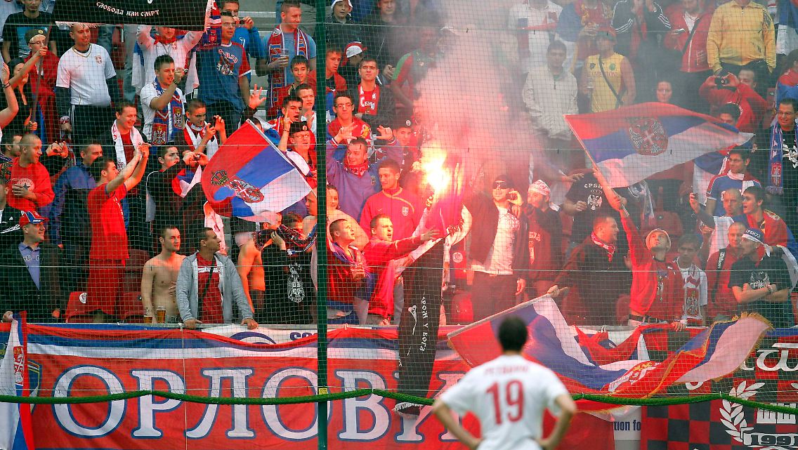 Noch bevor Serbiens Niederlage gegen Neuseeland besiegelt war, machten einige Fans Krawall.