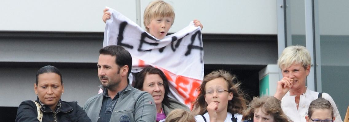 Die Fans warten seit Stunden!