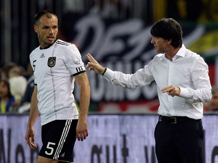 Abwehrspieler Heiko Westermann zog sich beim Testspiel gegen Ungarn einen Kahnbeinbruch im linken Fuß zu.