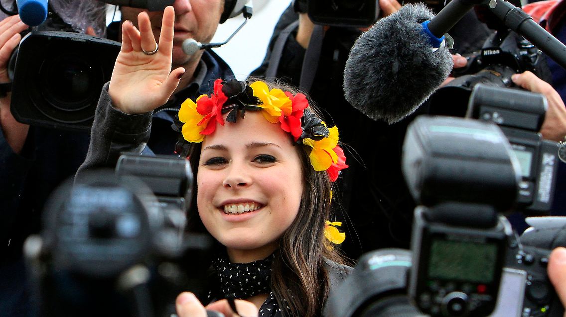 Das Interesse an Lena ist gigantisch - sie sollte es für ihre Karriere nutzen, meint Mentor Raab.