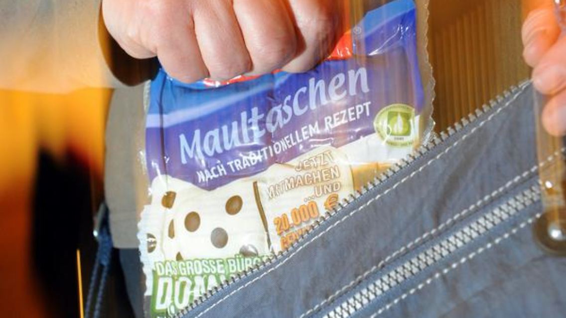 Mitarbeiter riskieren ihren Job, wenn sie in der Firma etwas mitgehen lassen - selbst bei Kleinigkeiten wie ein paar Maultaschen.