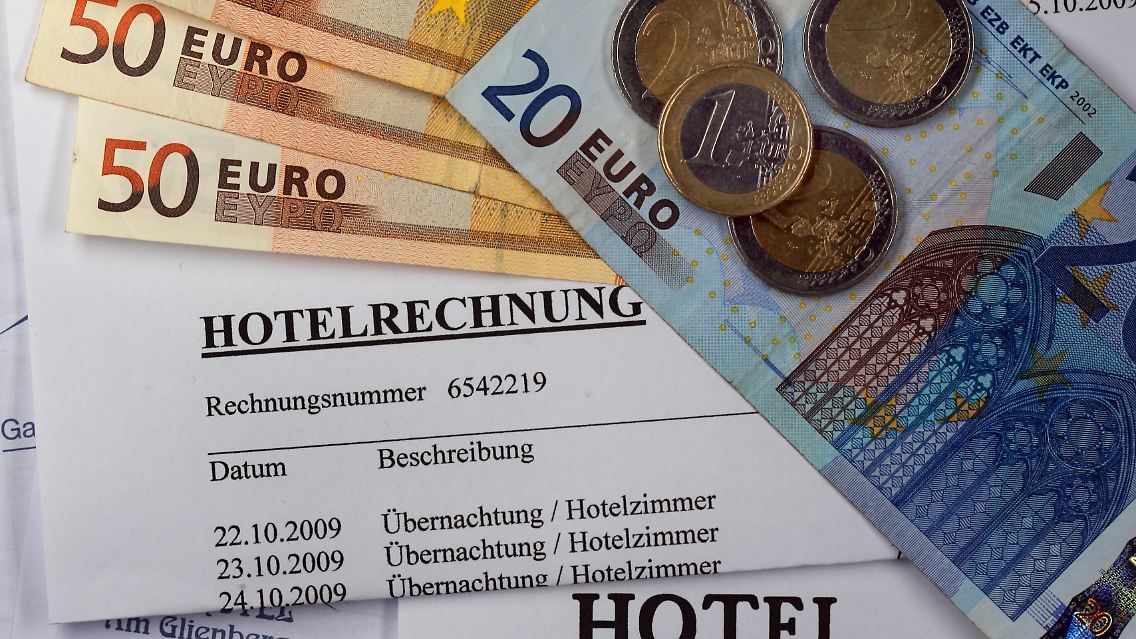 Die große Mehrheit der Deutschen bezahlt den Urlaub lieber aus eigener Kasse.