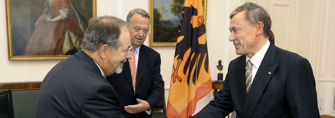 Der Bundespräsident schließt unter anderem Verträge mit anderen Staaten.