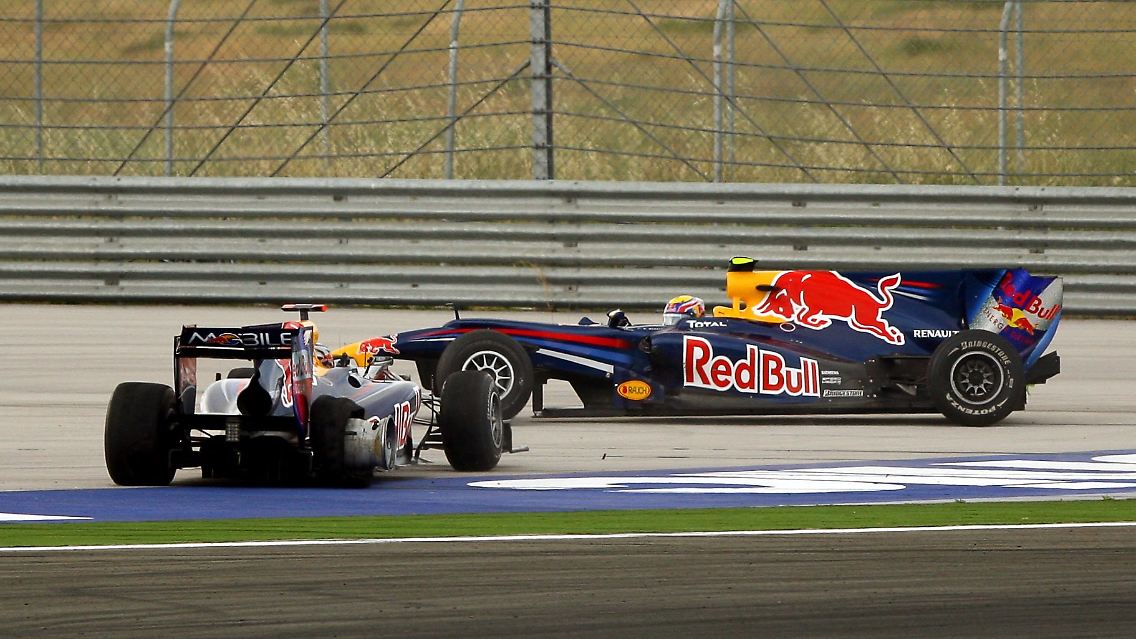 In Istanbul kamen sich die Red Bulls näher als erwünscht. Für Sebastian Vettel war das Rennen anschließend beendet.