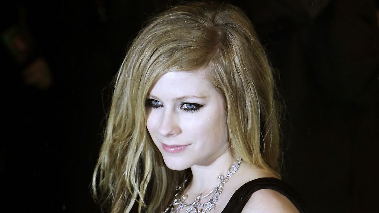 Surfen will gelernt sein: Avril Lavigne