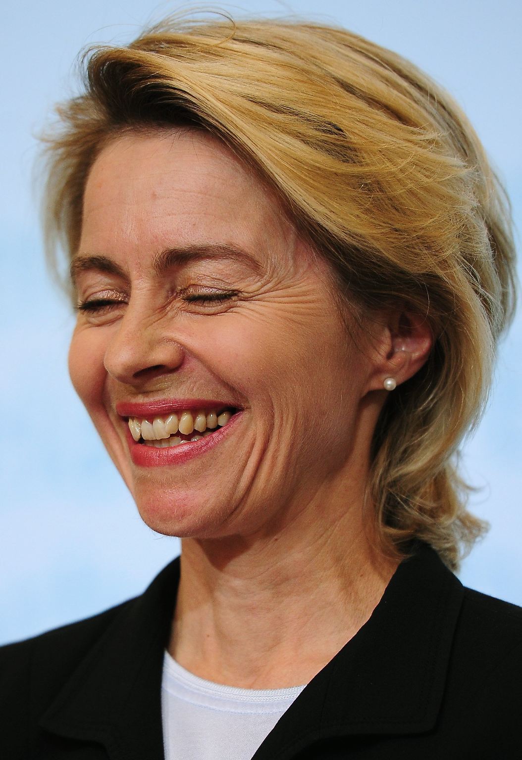 Sie schwimmt auf einer Welle der Popularität: Bei Meinungsumfragen rangiert Ursula von der Leyen regelmäßig ganz weit vorn.