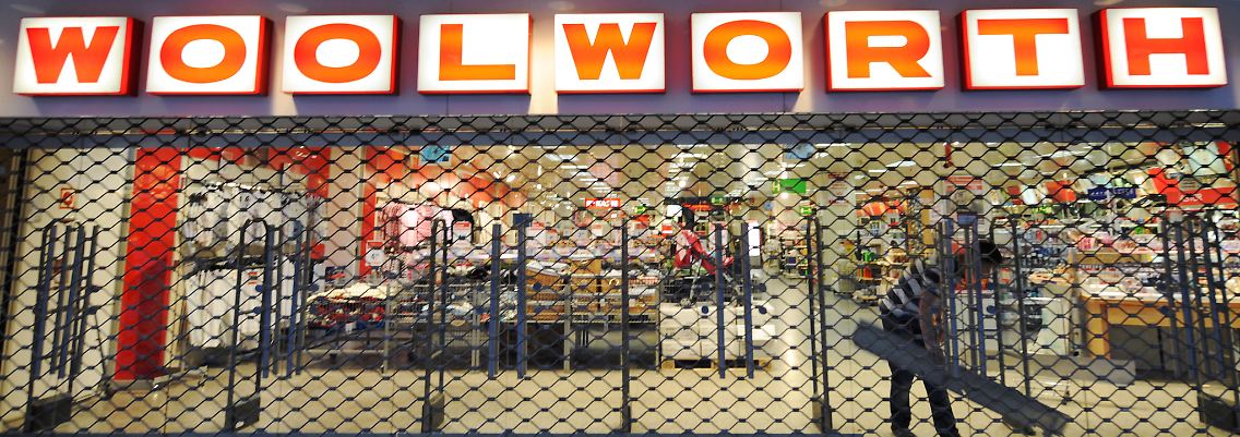 In vier Wochen ist in mindestens 140 Filialen Übergabe: Die Mehrheit der Woolworth-Mitarbeiter bekommen neue Verträge - für immerhin ein ganzes Jahr.