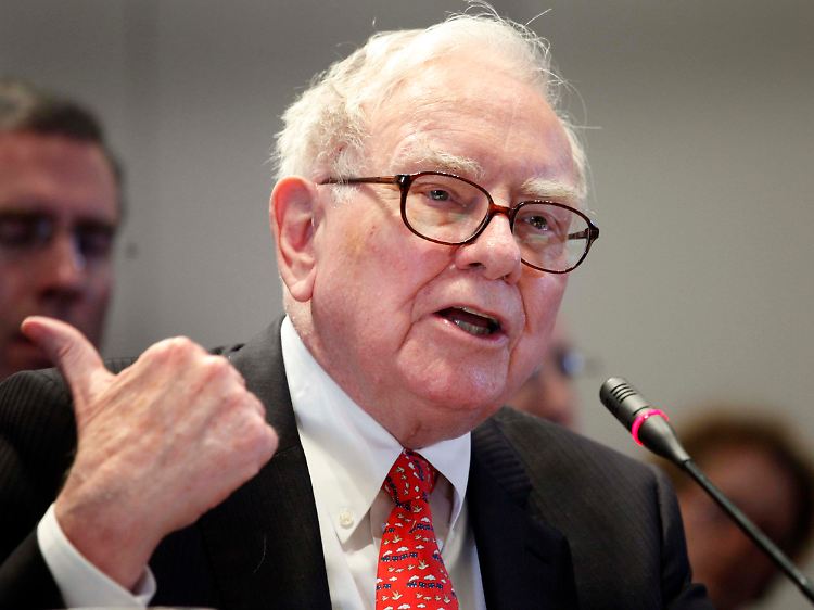 Das "Orakel von Omaha" blickt ungern zurück: Warren Buffet vor dem Ausschuss in Washington.