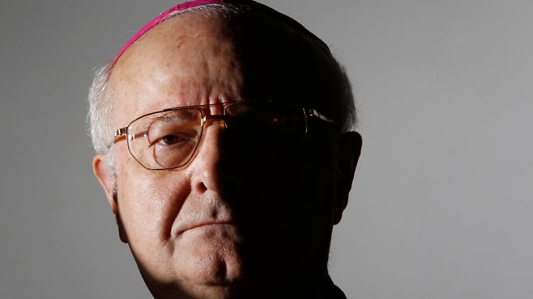 Robert Zollitsch wird vorgeworfen, einen vorbelasteten Bischof abhgestellt zu haben.