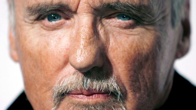Dennis Hopper wurde in einem schlichten Holzsarg beerdigt. 