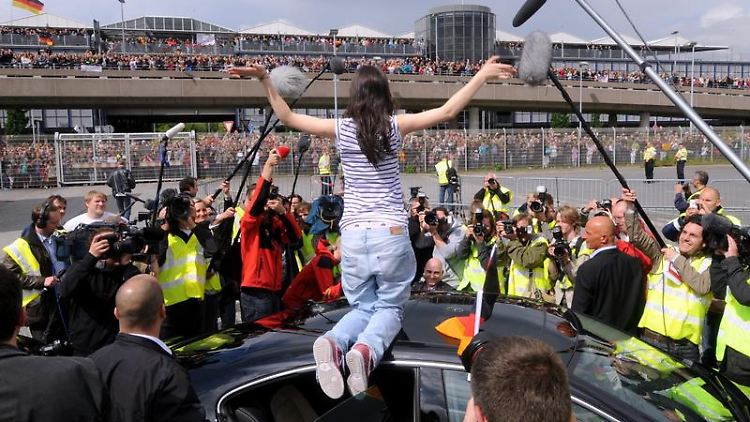 Lenas Hosen auf Halbmast.