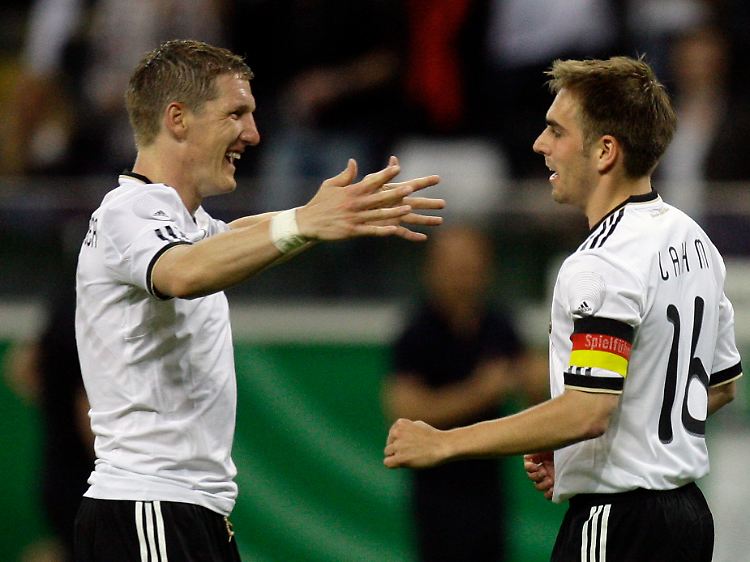 Kapitän Lahm und sein Vize Schweinsteiger erzielten in Frankfurt die deutschen Tore.