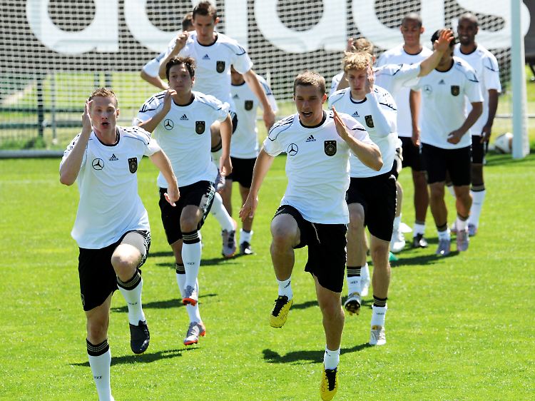 Die Höhenanpassung soll für die deutsche Elf erst in Südafrika stattfinden. Das Trainingslager in Südtirol liegt nur etwas über 400 Meter hoch.