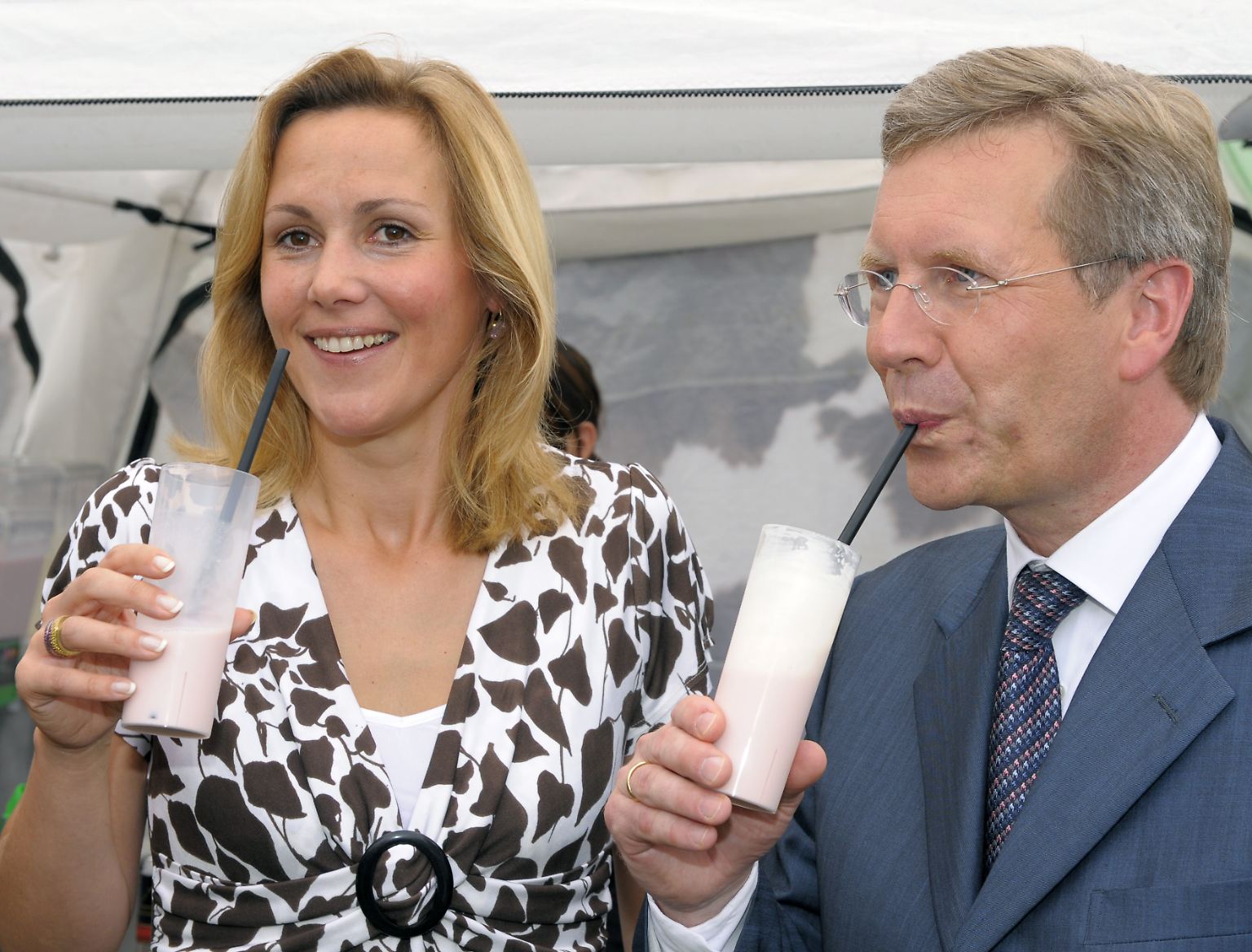 Milch trinken. 
