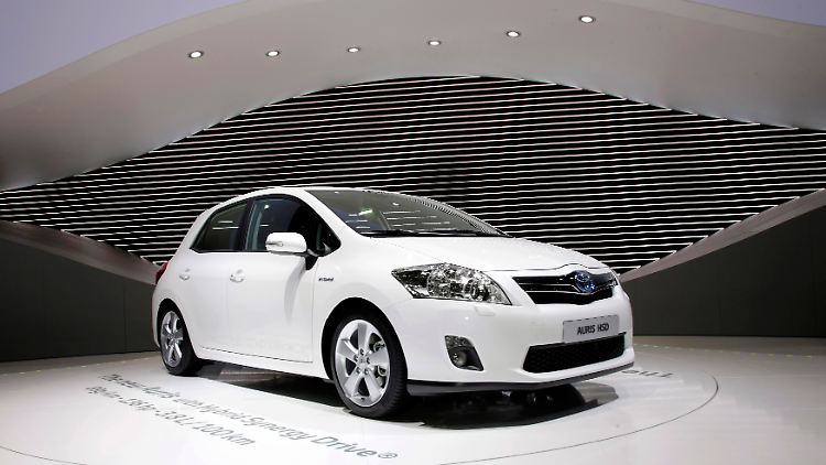Neue Technik auch im Kompaktmodell: Toyota will den Hybrid-Auris zu Preisen ab 22 950 Euro anbieten.