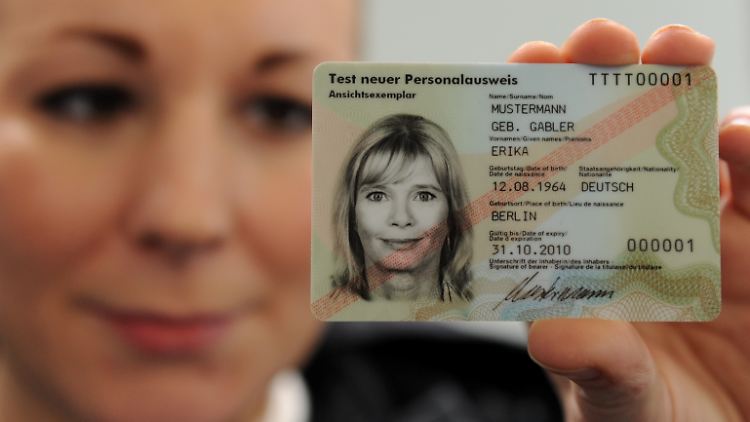 Auf dem neuen Personalausweis werden die Daten auch per Chip gespeichert sein.
