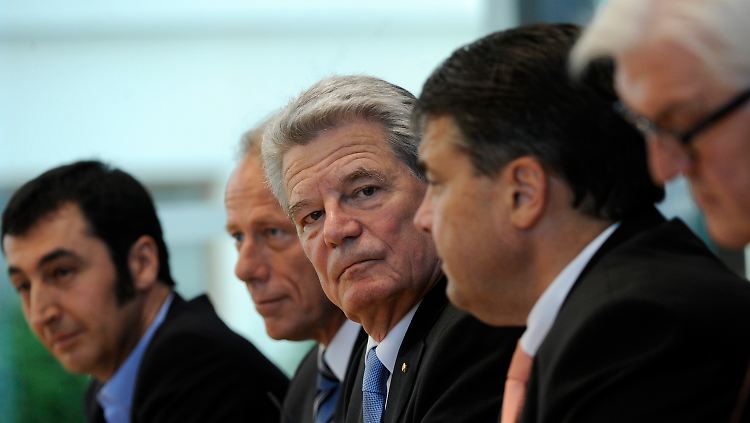 Gauck inmitten seiner rot-grünen Unterstützer.