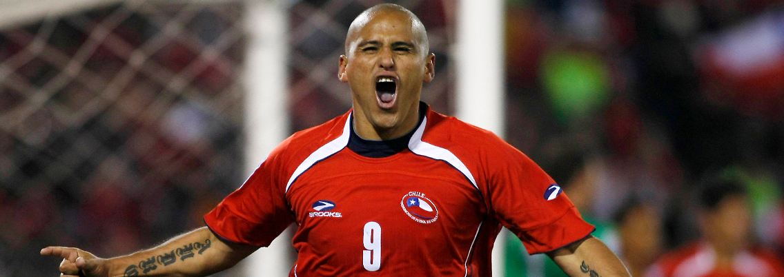 Chiles Humberto Suazo plagt eine Oberschenkelblessur - und der Verdacht, bei der Behandlung gedopt worden zu sein.