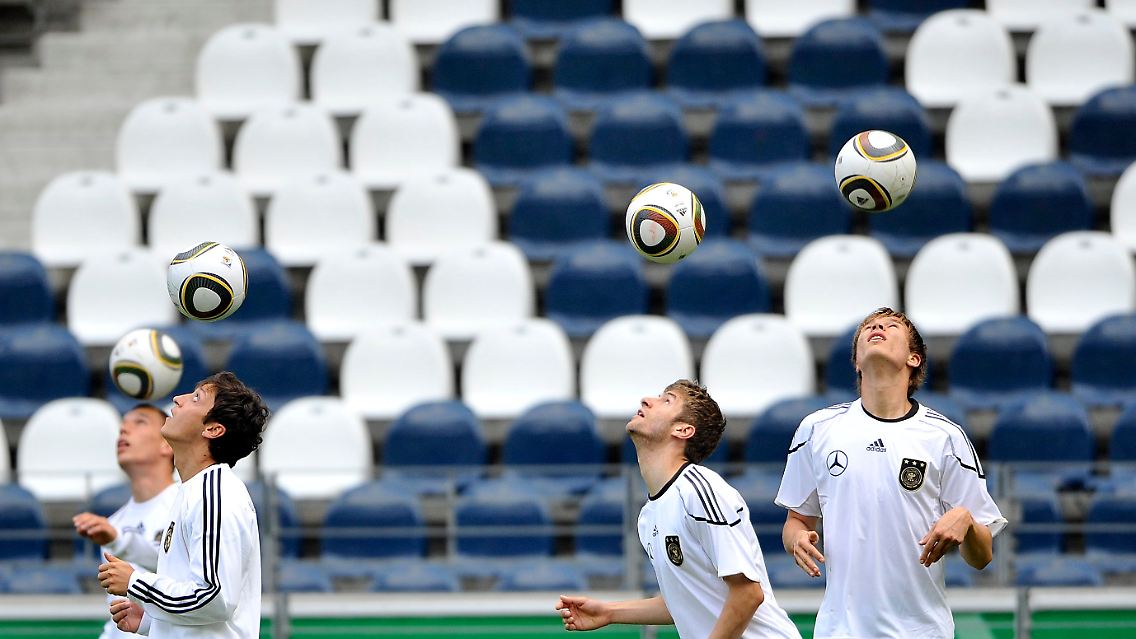 Mesut Özil, Thomas Müller, Holger Badstuber - drei der neuen Nationalspieler-Generation.