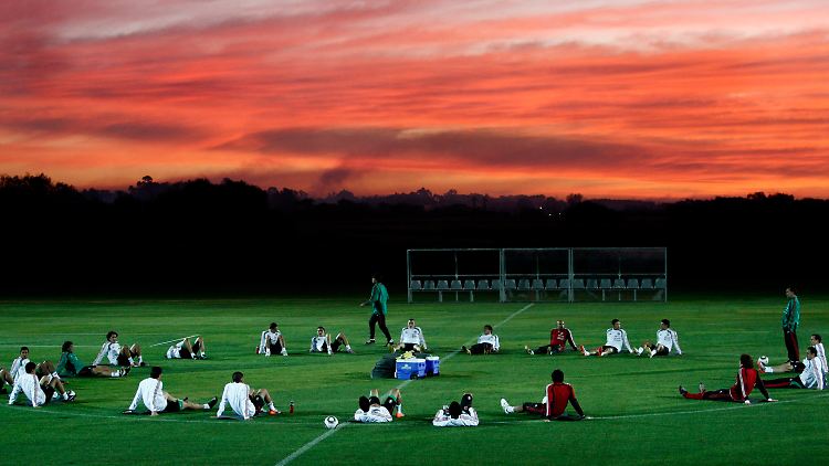 Das mexikanische Team beendet sein Training bei Sonnenuntergang in Johannesburg.