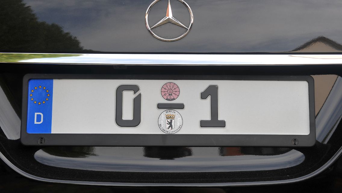 Wer wird auf der Rückbank dieses Wagens sitzen?