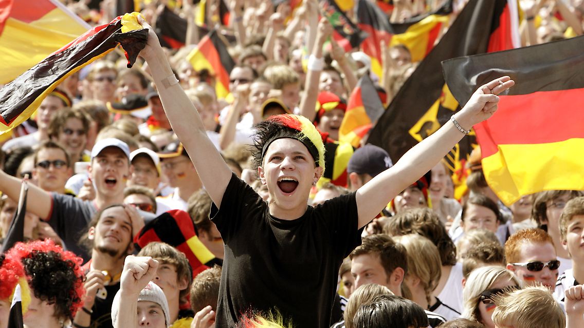 Die Nachtruhe darf nicht gestört werden. Am späten Abend sollten Mieter besser auf Public-Viewing-Möglichkeiten ausweichen.