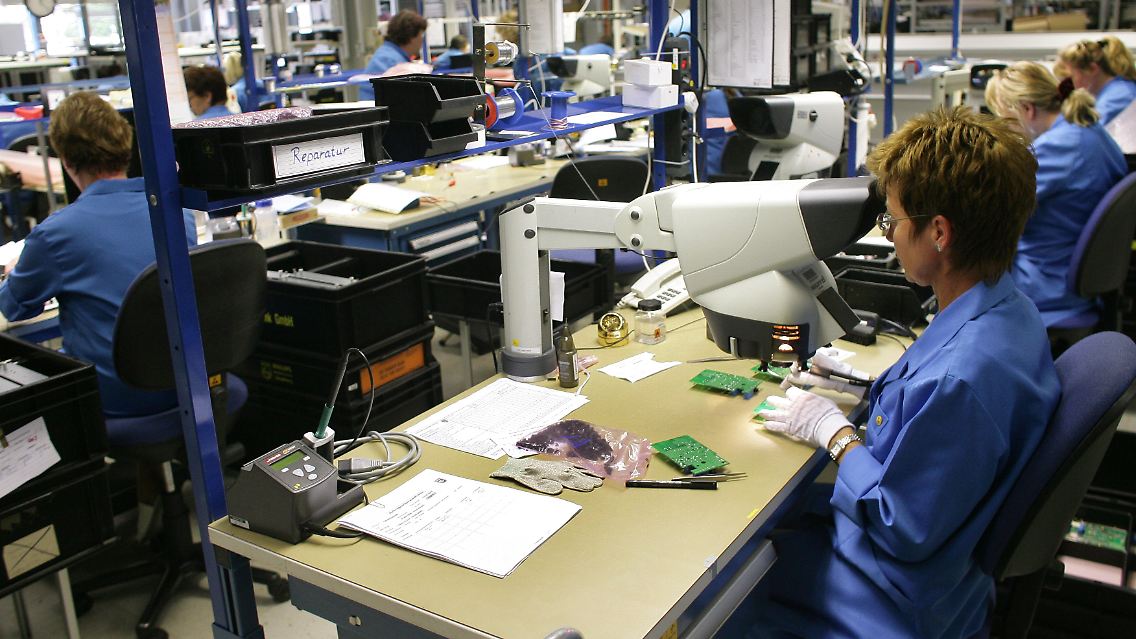 Fertigung von Leiterplatten in der Tonfunk Elektronik Systeme GmbH in Ermsleben (Sachsen-Anhalt).