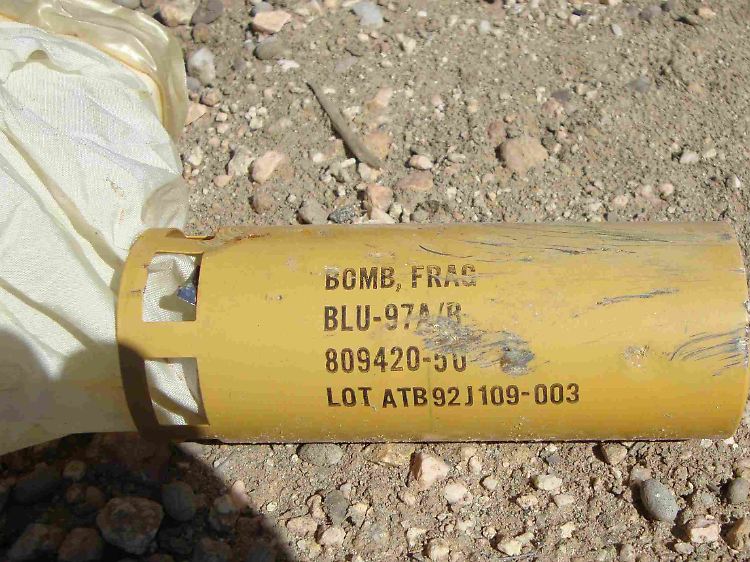 Eine Streubombe, die nicht explodierte.