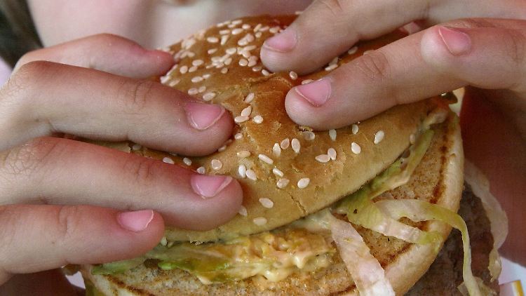 Drei Burger pro Woche reichen, um die Gefahr für Atemprobleme, häufiges Husten und Schnaufen zu erhöhen.