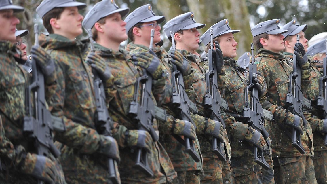 Rund 250.000 Berufssoldaten dienen derzeit in der Bundeswehr.